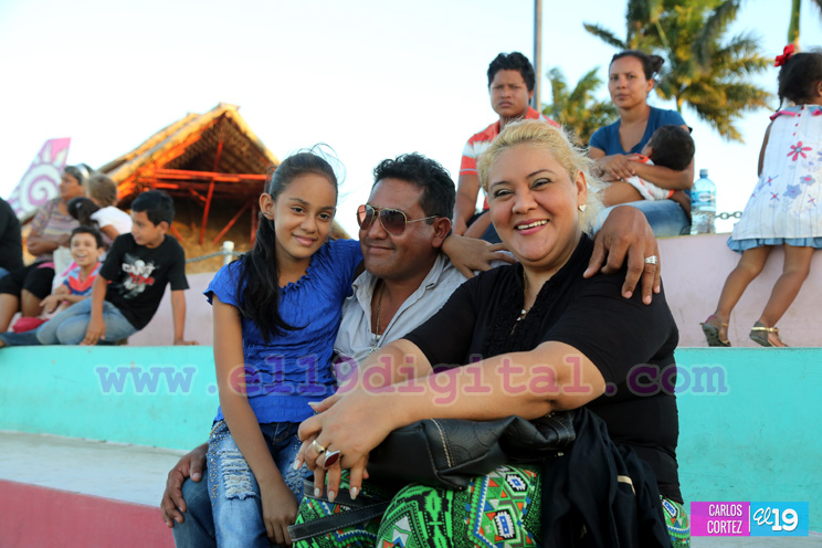 Hermosa cantata a la mujer en Paseo Xolotl&aacute;n